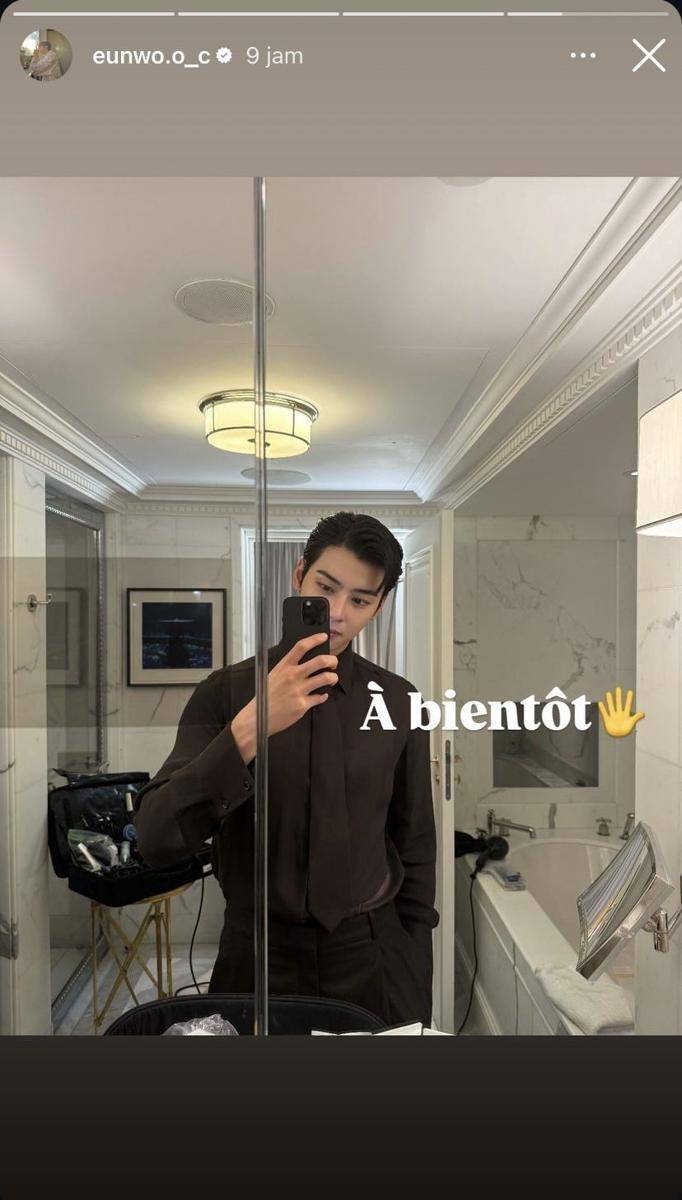potret Cha Eun Woo di YSL Paris Fashion Week (Instagram.com/eunwo.o_c)