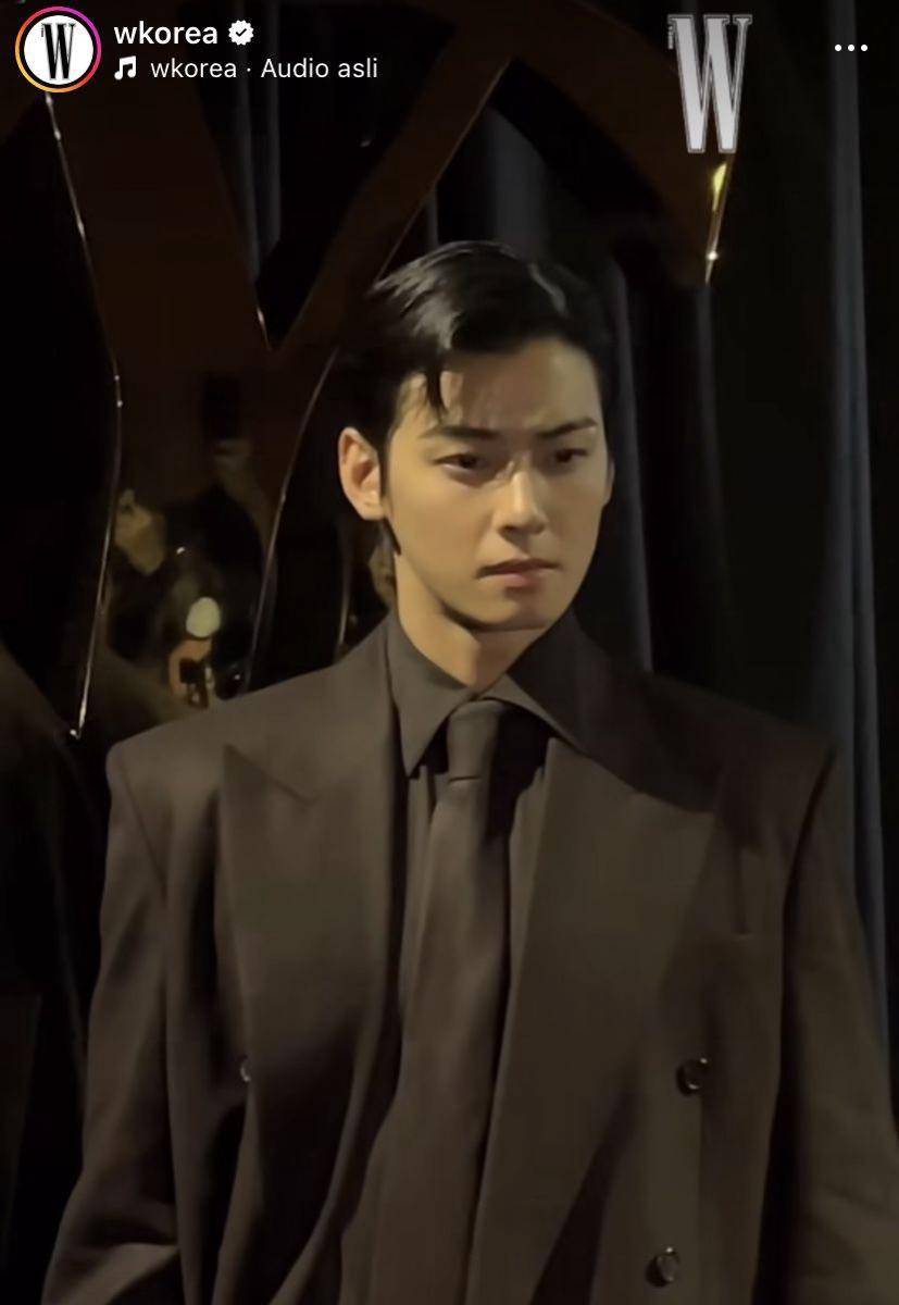 potret Cha Eun Woo di YSL Paris Fashion Week (Instagram.com/wkorea)