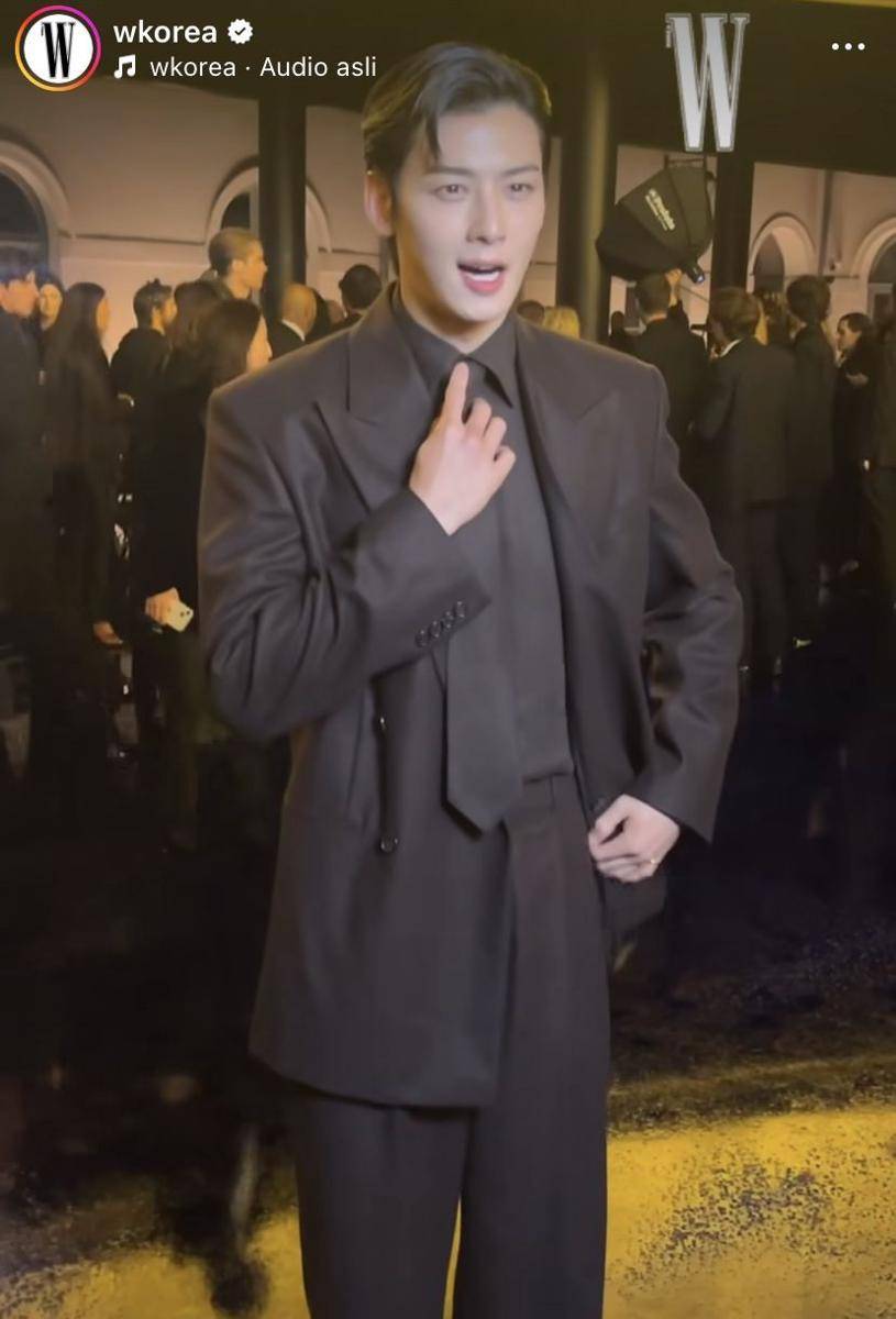 potret Cha Eun Woo di YSL Paris Fashion Week (Instagram.com/wkorea)