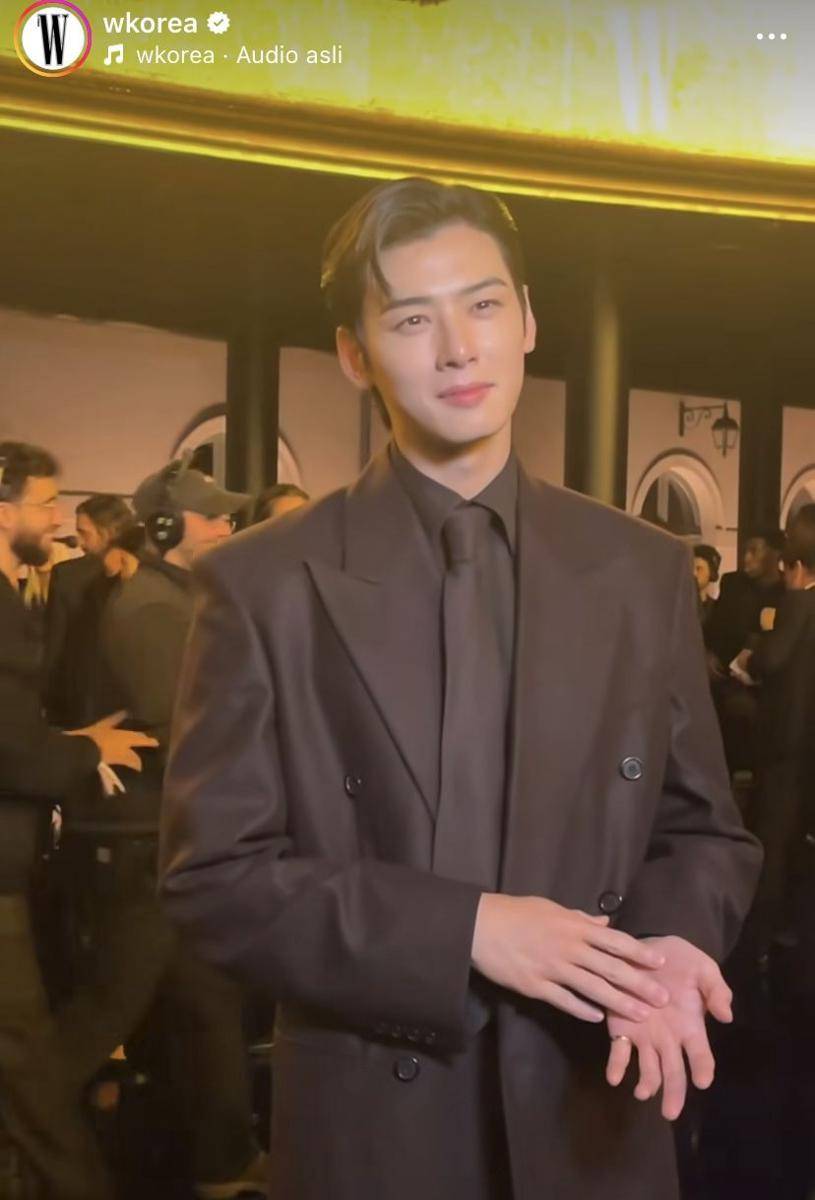 potret Cha Eun Woo di YSL Paris Fashion Week (Instagram.com/wkorea)