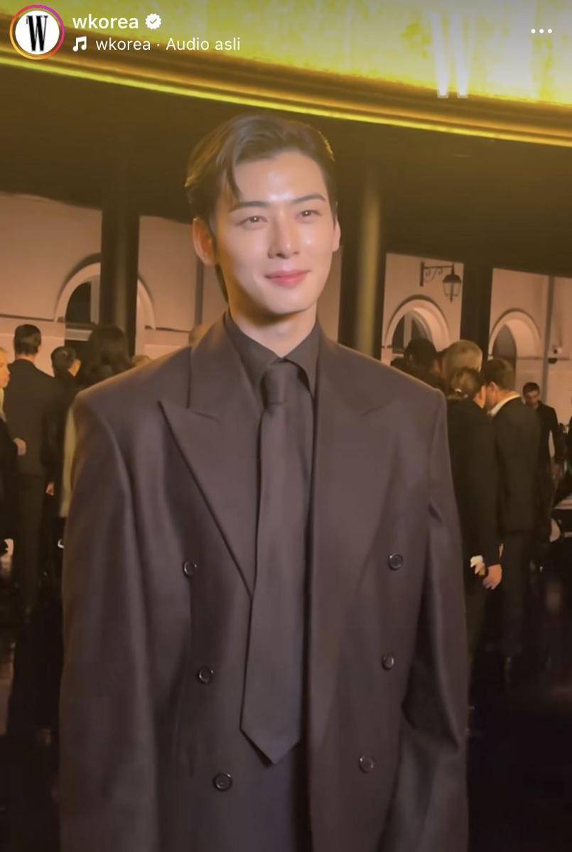 potret Cha Eun Woo di YSL Paris Fashion Week (Instagram.com/wkorea)