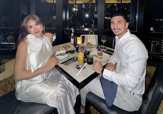 7 Potret Romantis Jessica Iskandar dan Suami Rayakan Anniv Pertunangan
