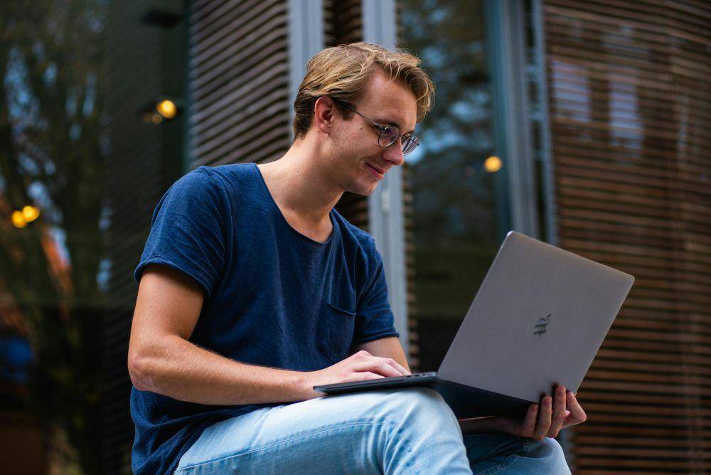 ilustrasi me-review materi (pexels.com/Buro Millennial)