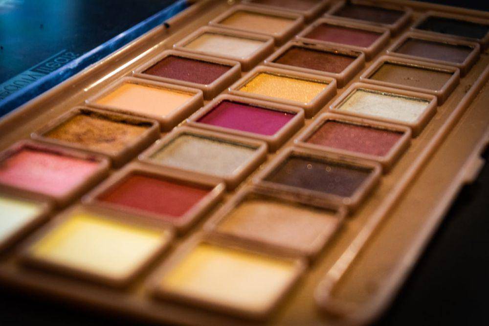 ilustrasi eyeshadow makeup (pexels.com/Magda Ehlers)