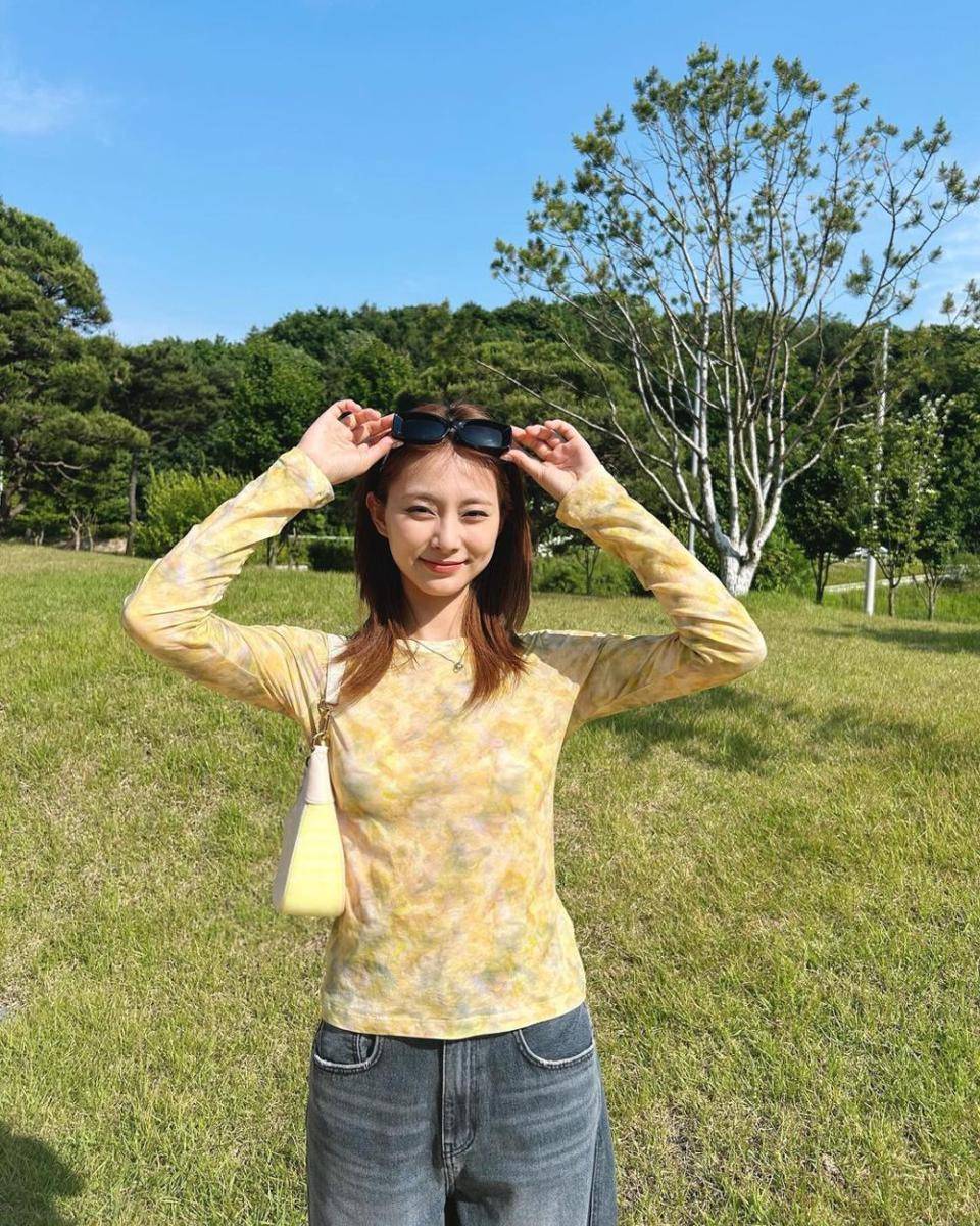 Tzuyu TWICE (instagram.com/thinkaboutzu)