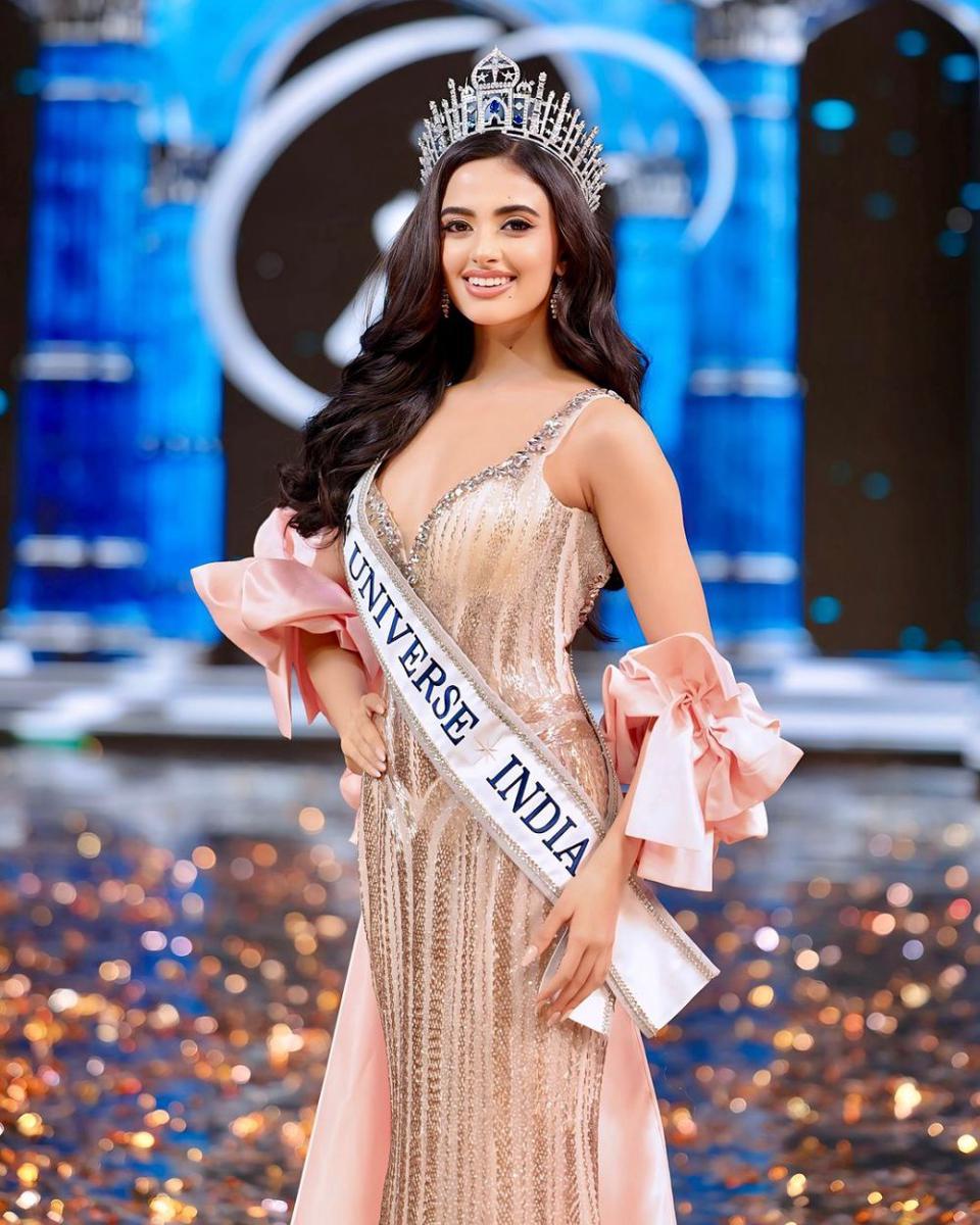 Potret Miss Universe India 2024, Rhea Singha (instagram.com/myglamm)