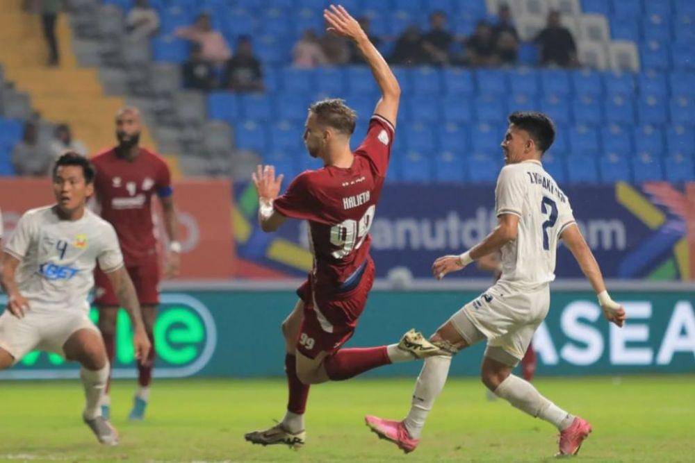 Salah satu momen pertandingan matchday kedua Grup A ASEAN Club Championship 2024/25 antara PSM Makassar versus Shan United yang berlangsung di Stadion Batakan Balikpapan pada Rabu 25 September 2024. (Instagram.com/psm_makassar)