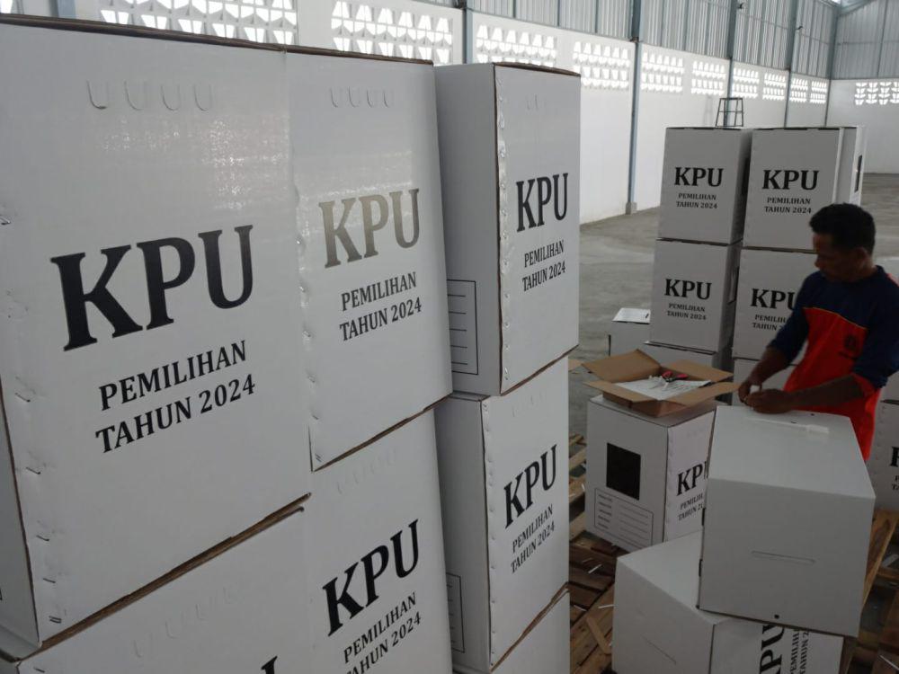 Kotak Suara Tiba, KPU Tulungagung Lakukan Sortir dan Lipat