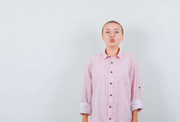 Ilustrasi kemeja oversize (freepik.com/8photo)