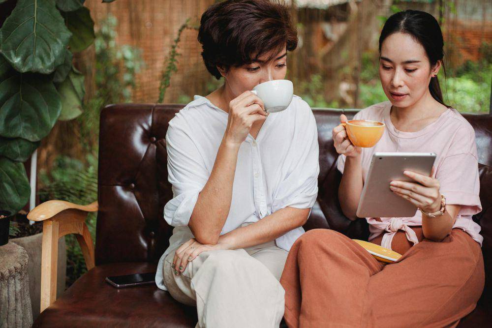 ilustrasi menjadi pendengar yang berempati (pexels.com/Sam Lion)