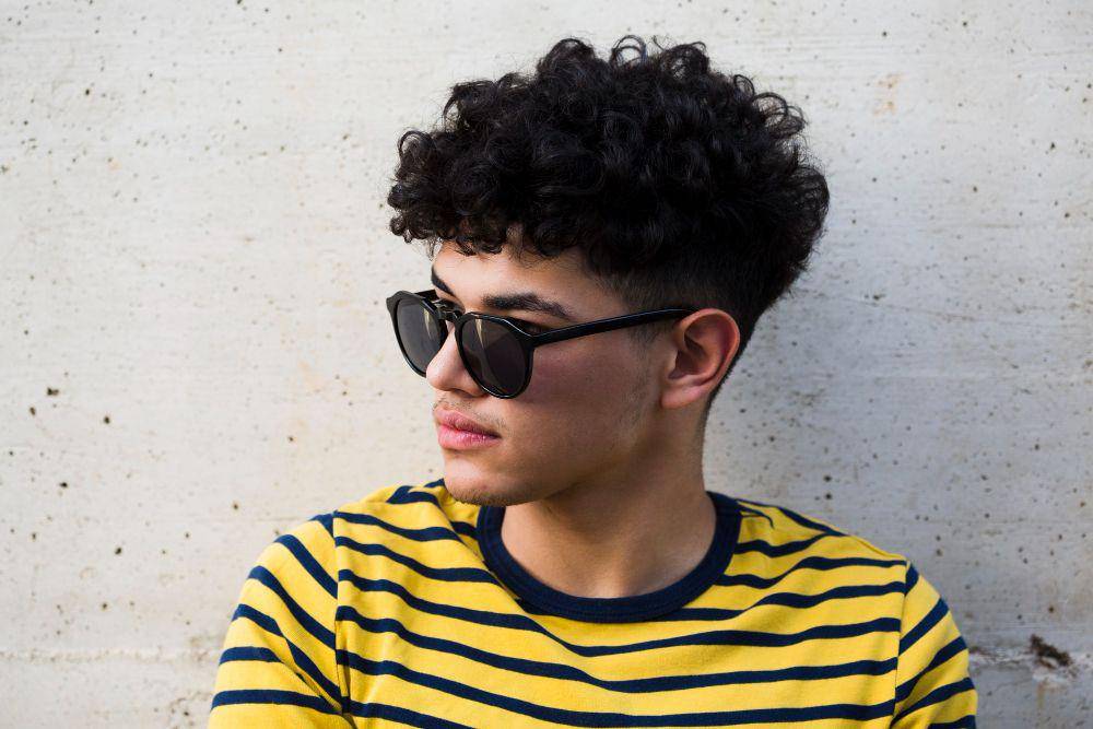 ilustrasi potongan medium choop curls (Freepik.com/Freepik)