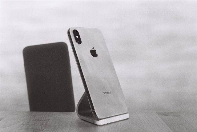 ilustrasi iPhone (unsplash.com/@blocks)