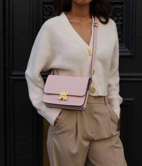 Perpaduan warna outfit soft beige dan rose beige. (pinterest.com/FLEURON)