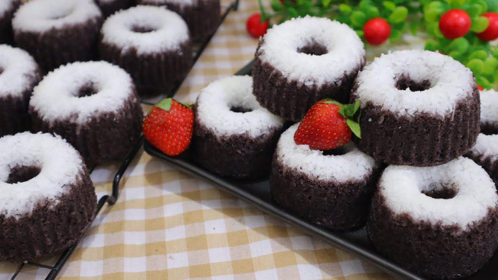 Resep Bolu Kukus Kelapa Parut Ketan Hitam, Manis Gurihnya Memikat
