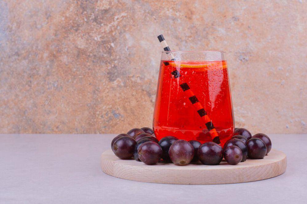 ilustrasi jus plum (freepik.com/azerbaijan_stockers)