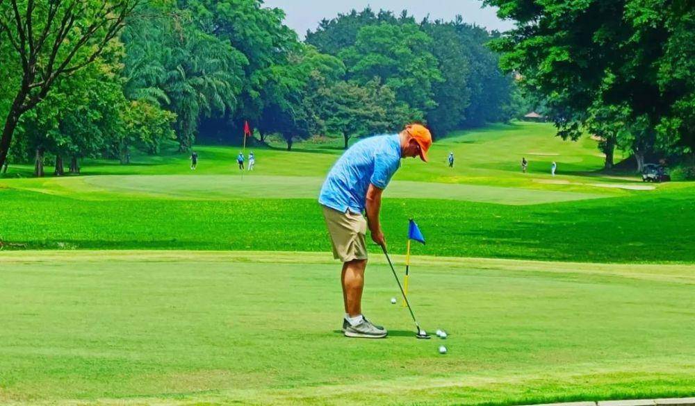 potret pengunjung bermain golf di Pondok Cabe Golf Club (instagram,com/pondokcabegolfclub_country)