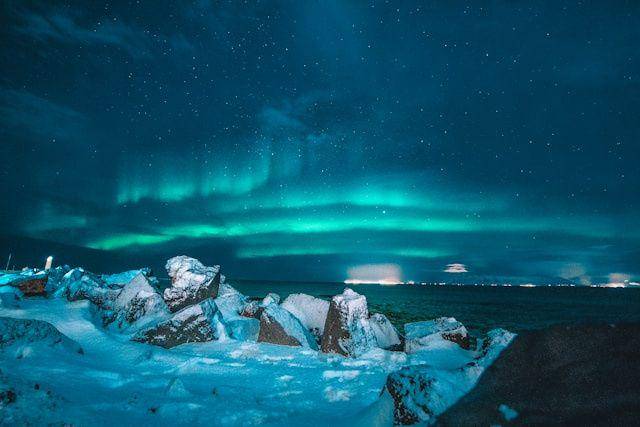 gambar aurora borealis di Kutub Utara (unsplash.com/Nicolas J Leclercq)