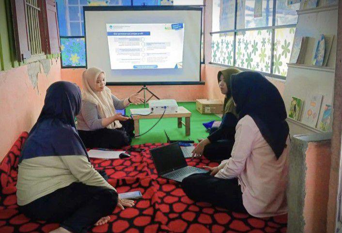 Ikhtiar Guru TK Menyibak Tantangan Kerja Lewat Komunitas Belajar
