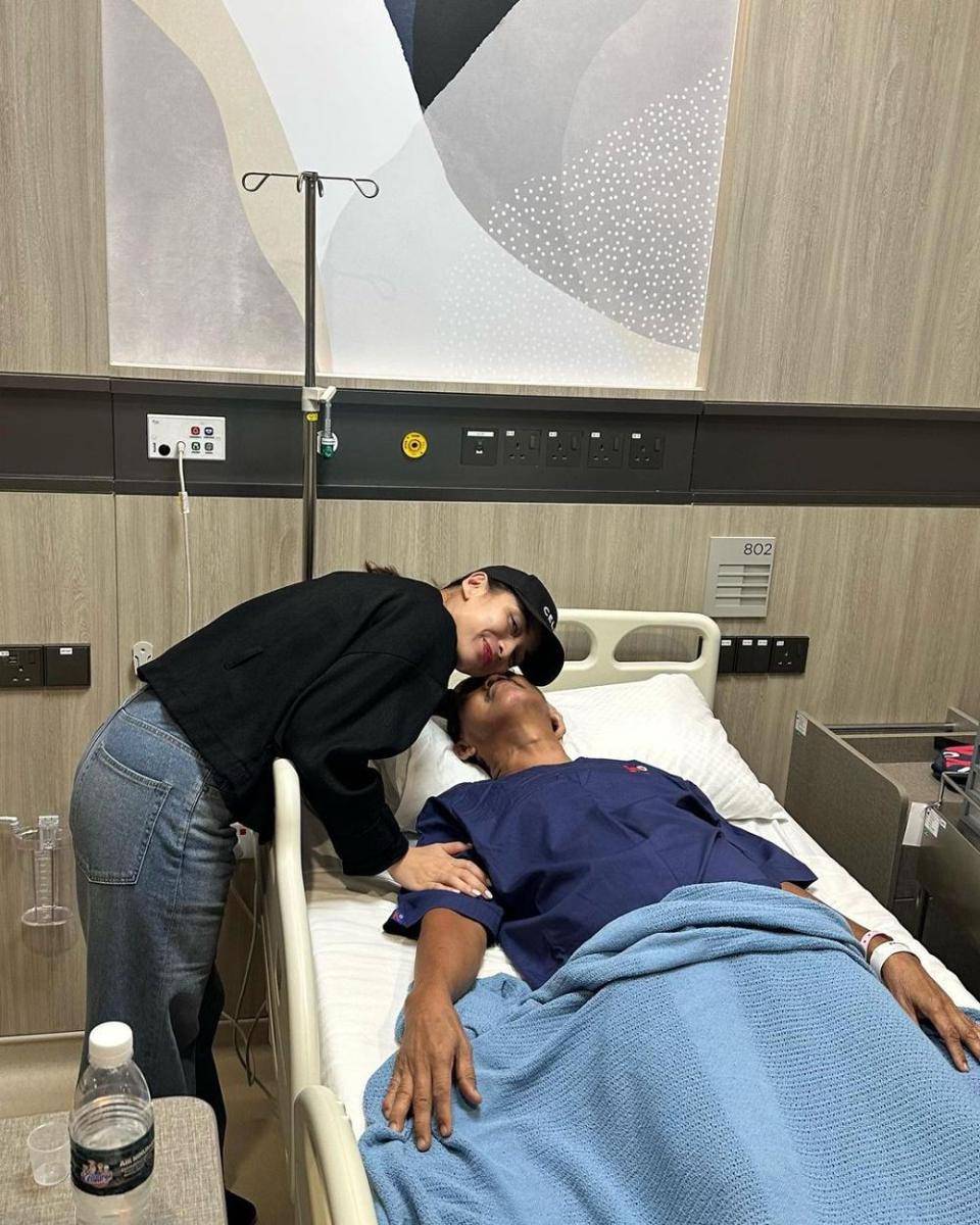 Chelsea dampingi ayah operasi (Instagram.com/chelseaoliviaa)