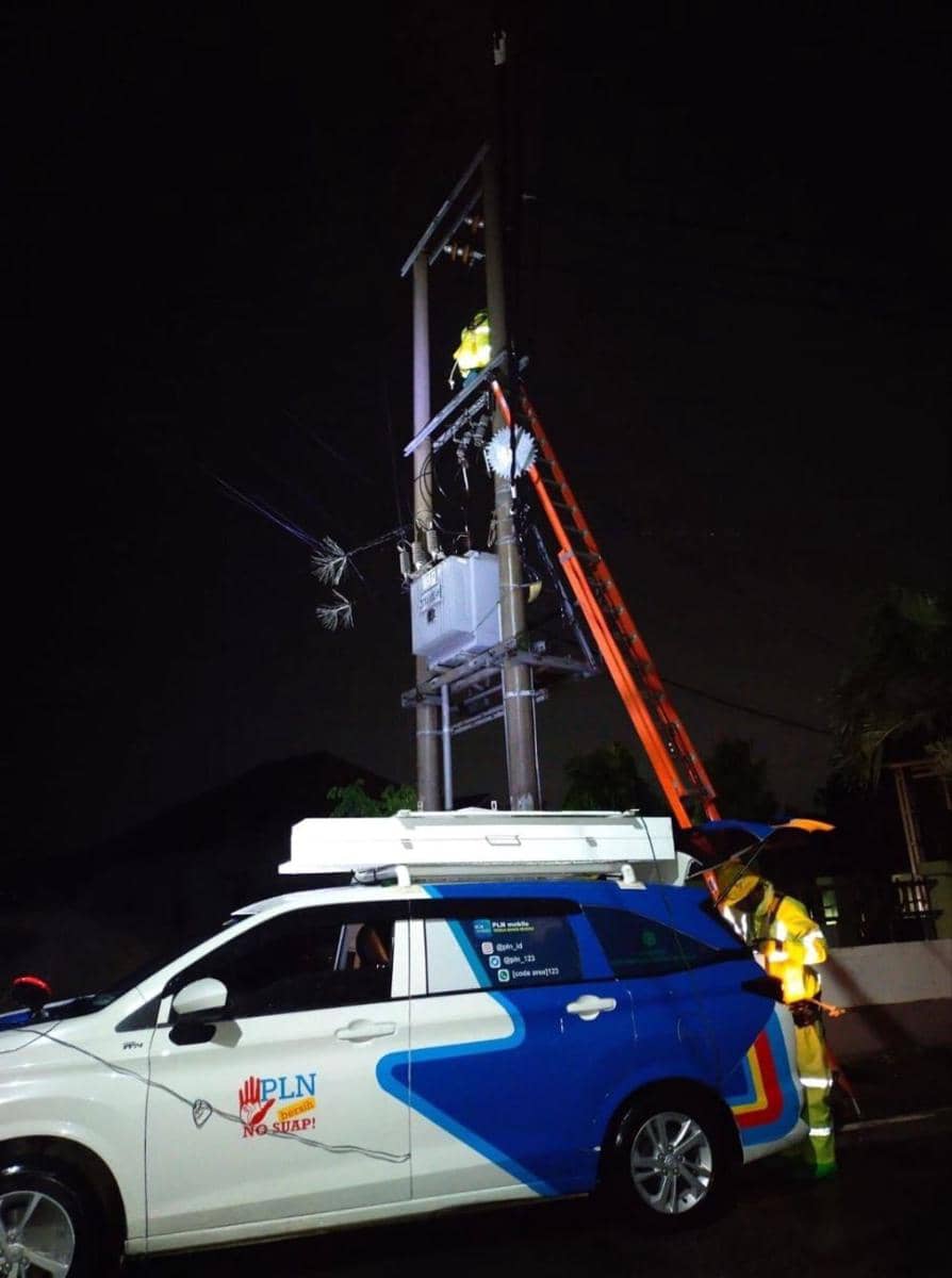 PT PLN (Persero) UID Lampung mengimbau masyarakat berhati-hati dan tetap waspada akan potensi bahaya listrik saat hujan deras dan cuaca ekstrem. (Dok. PLN UID Lampung).