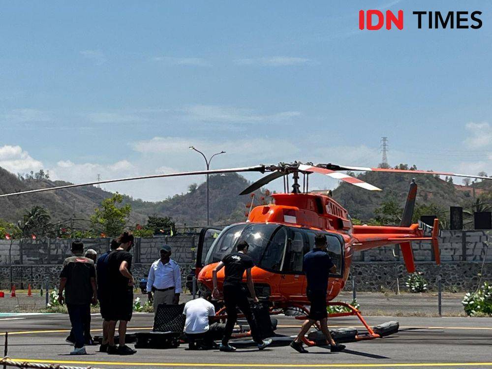 Helikopter yang disiapkan untuk mengangkut riders MotoGP yang cedera. (IDN Times/Linggauni)