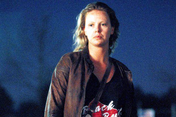 cuplikan adegan yang diperankan Charlize Theron dalam film Monster (dok. Media 8 Entertainment/Monster)