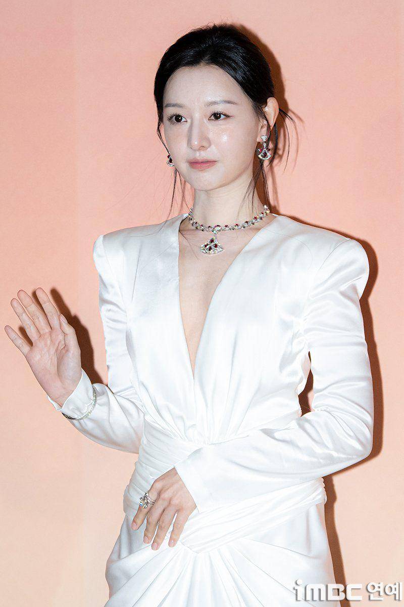potret Kim Ji Won di event BVLGARI (dok. iMBC News)