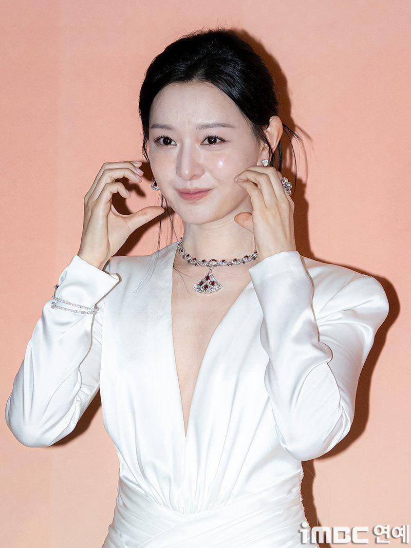potret Kim Ji Won di event BVLGARI (dok. iMBC News)
