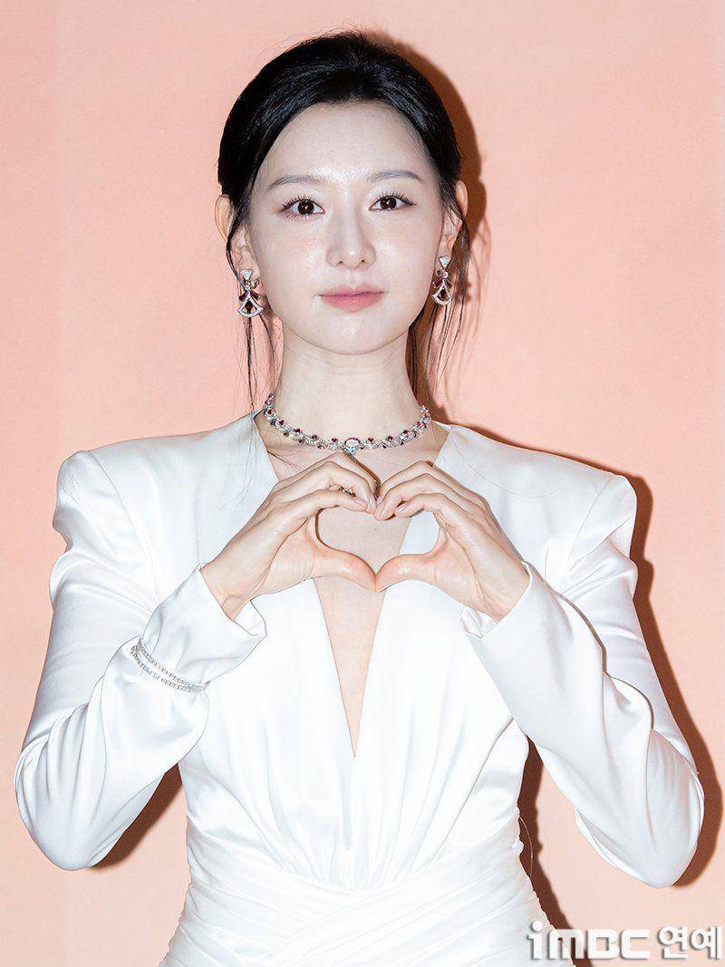 potret Kim Ji Won di event BVLGARI (dok. iMBC News)