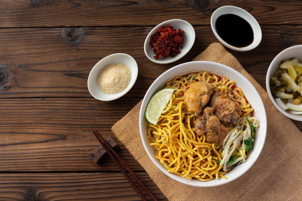ilustrasi khao soi (freepik.com/jcomp)
