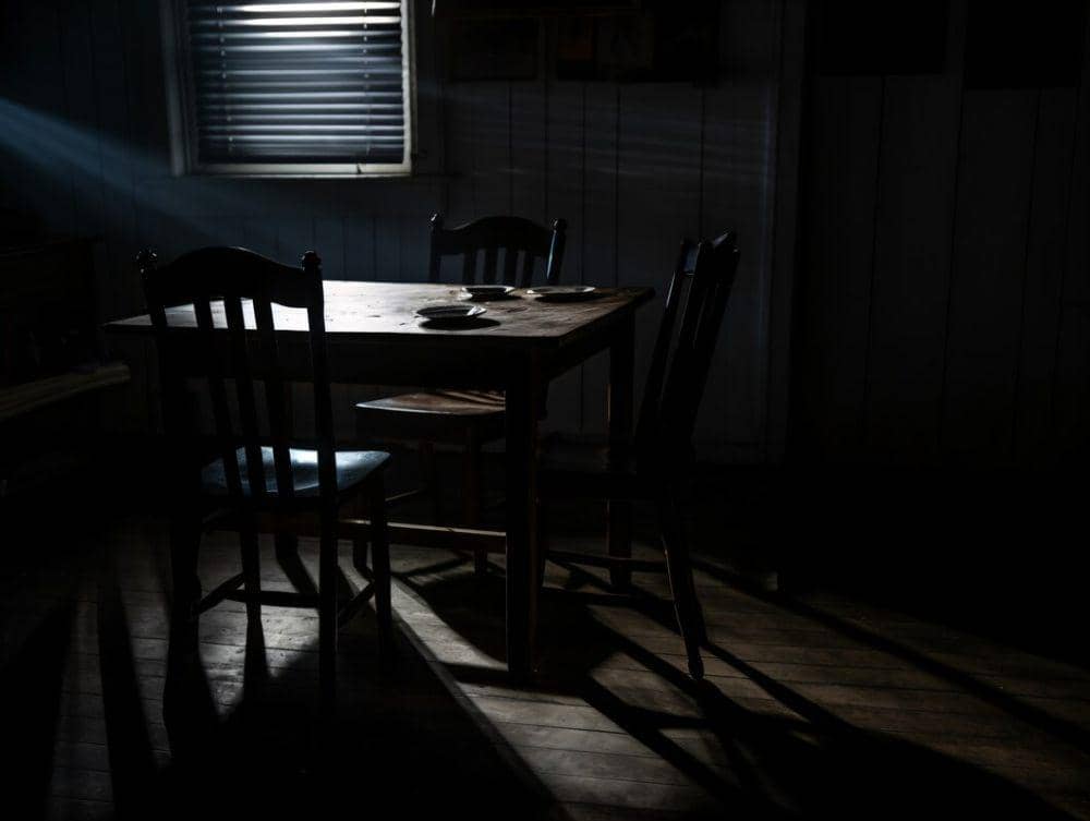 ilustrasi ruangan dengan ventilasi kurang (freepik.com/freepik)