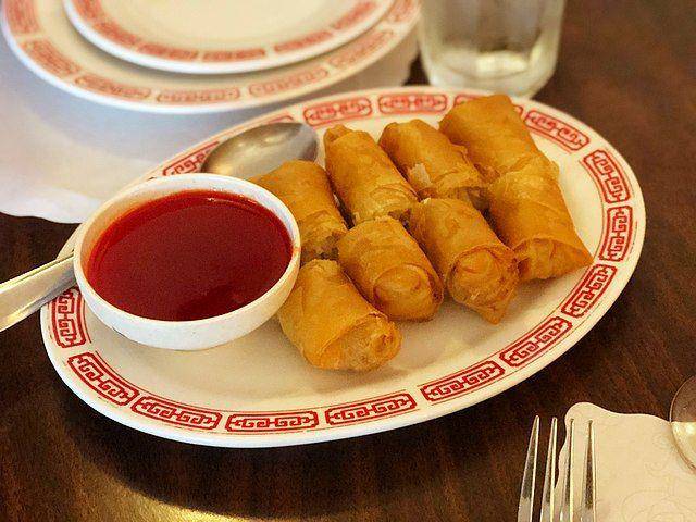 ilustrasi egg roll (commons.wikimedia.org/Missvain)
