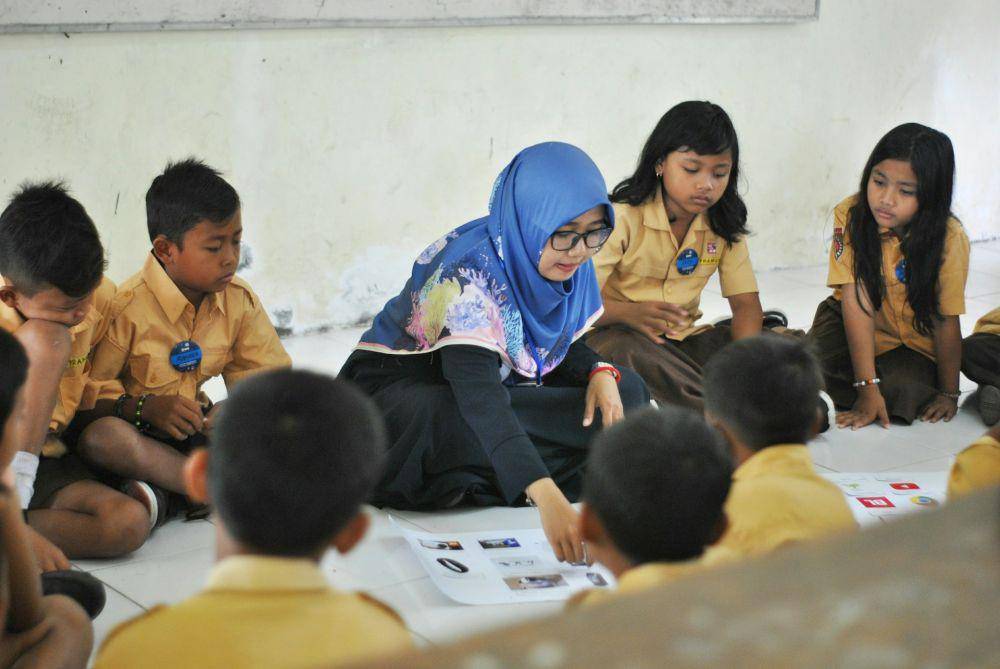 ilustrasi anak sekolah (unsplash.com/Husniati Salma)