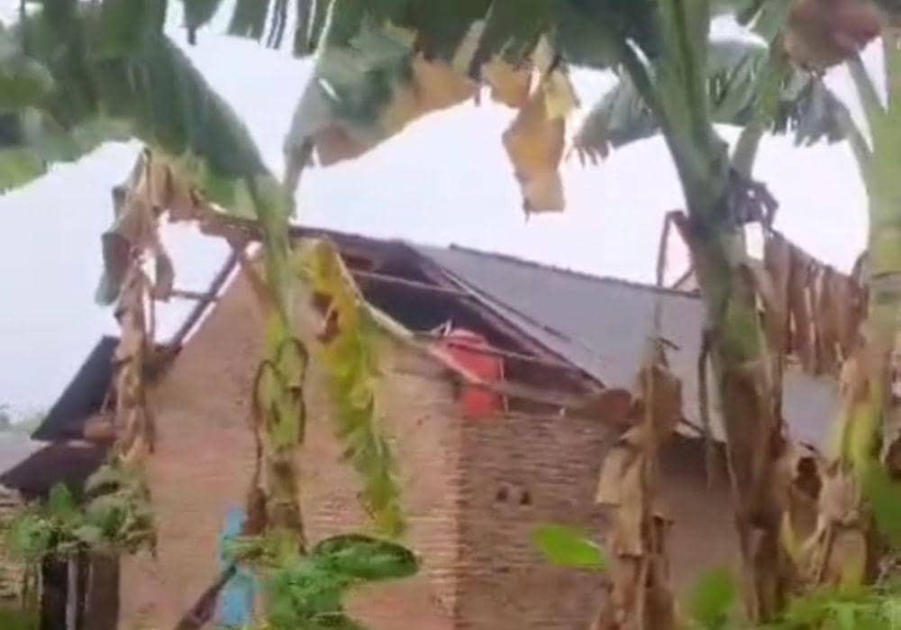 Puluhan rumah di Desa Tanjung Harapan, Kecamatan Merbau Mataram, Kabupaten Lampung Selatan diterjang angin puting beliung. (Dok. BPBD Lampung Selatan).