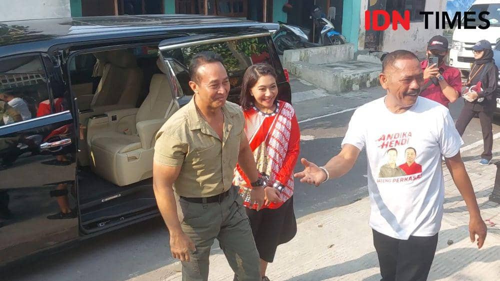 Cagub Jateng Andika Perkasa dan istri bertemu dengan FX Hadi Rudyatmo. (IDN Times/Larasati Rey)