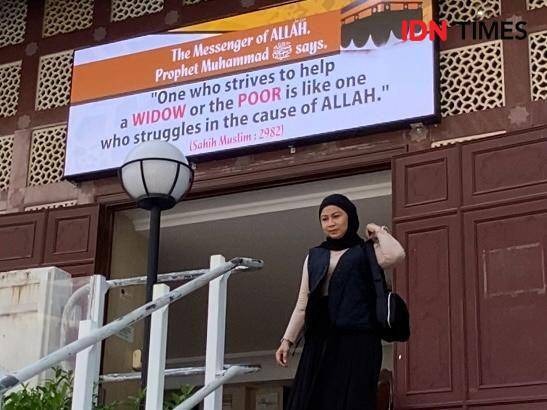 Ilustrasi pengunjung muslim saat berkunjung ke Masjid Kowloon di distrik Tsim Sha Tsui, Hong Kong. (IDN Times/Amir Faisol)