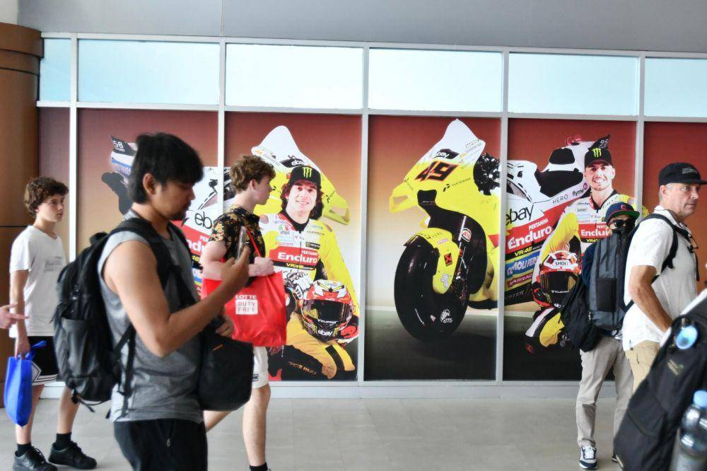 Wisatawan luar negeri mulai berdatangan ke Lombok, Nusa Tenggara Barat untuk hadir dan menonton Pertamina Grand Prix of Indonesia 2024 (dok. Pertamina)