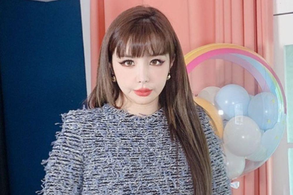 ⁠Fans Khawatir Park Bom Gak Ikut 2NE1 Tampil di Head in the Clouds