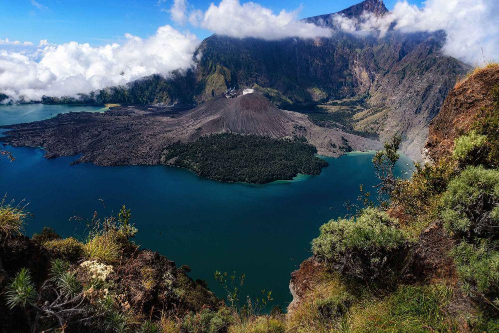 13 Wisata Pantai Indah dan Bukit Cantik di Pulau Lombok