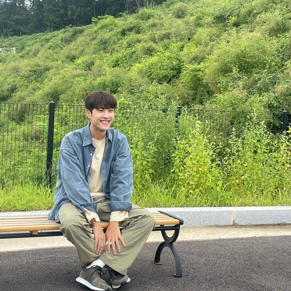 OOTD outer Kemeja ala Lee Jong Won (instagram.com/wonjong_)