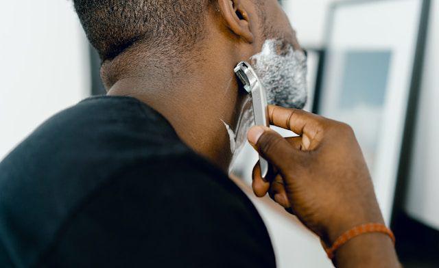 5 Tips Bercukur untuk Pria Kulit Sensitif, Pahami Bro!