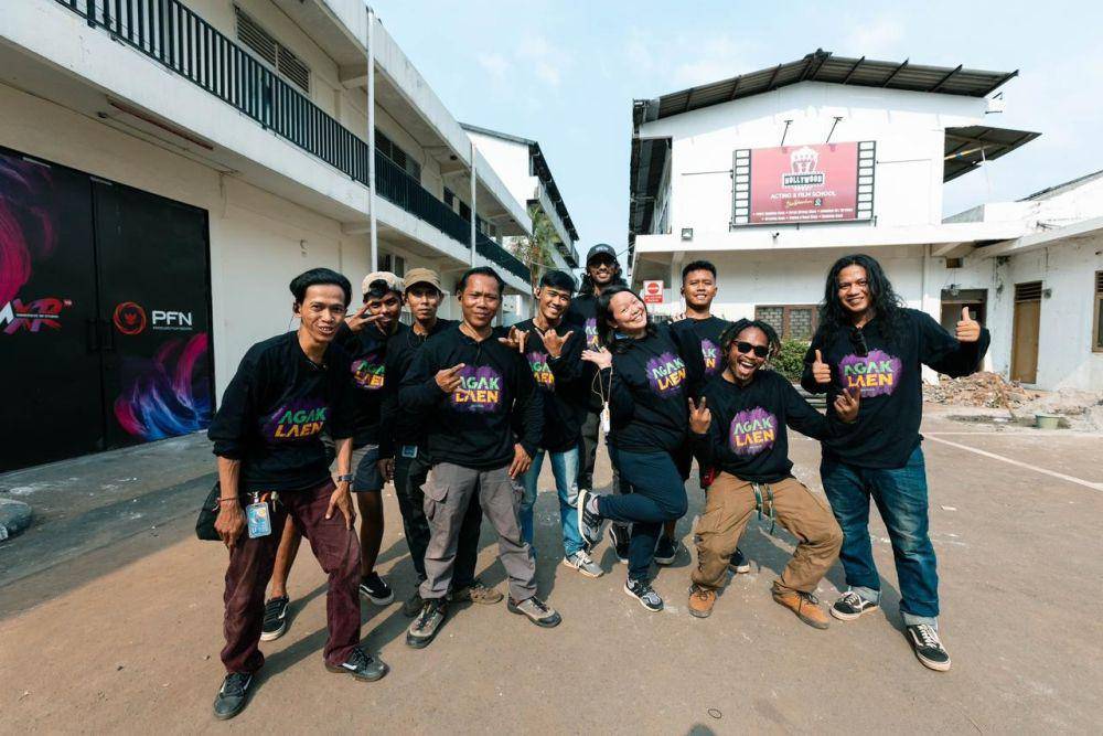 Angela Halim dan tim pengarah artistik film Agak Laen (dok. Pribadi/Angela Halim)