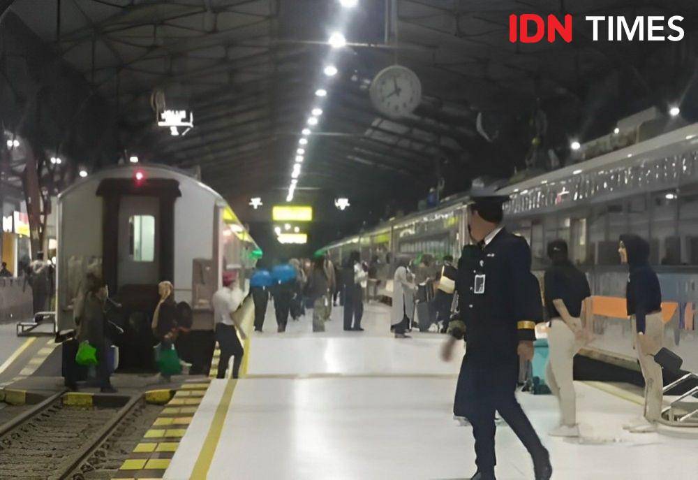 Peningkatan jumlah penumpang kereta api dari Purwokerto meningkat hingga 119 persen, Sabtu (28/9/2024).(IDN Times/Cokie Sutrisno)