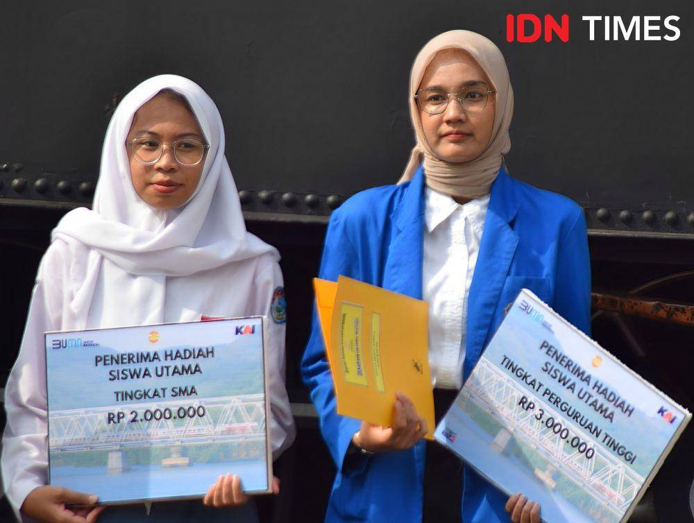 Salah satu dari beberapa penerima penghargaan safety is me dilingkungan pt kai daop 5 purwokerto, Sabtu (28/9/2024).(IDN Times/Cokie Sutrisno)