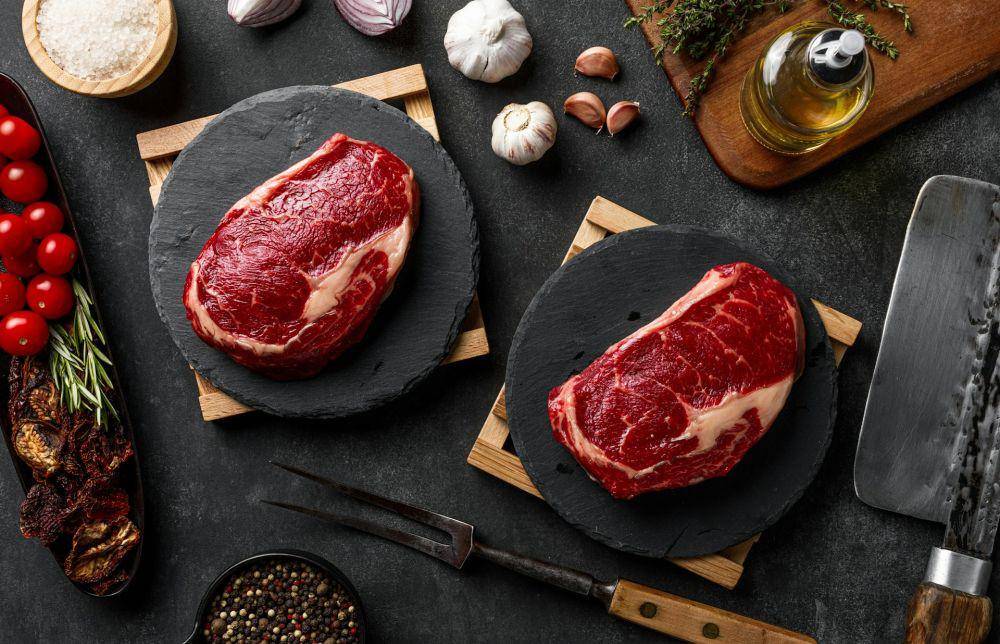 ilustrasi daging sapi yang telah dipotong (unsplash.com/Sergey Kotenev)