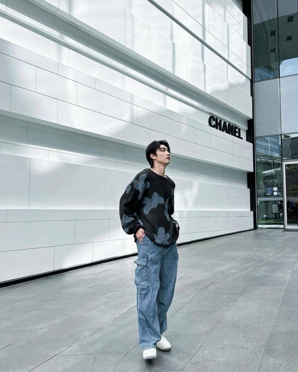 outfit celana kargo ala Boss Chaikamon (Instagram.com/boss.ckm)