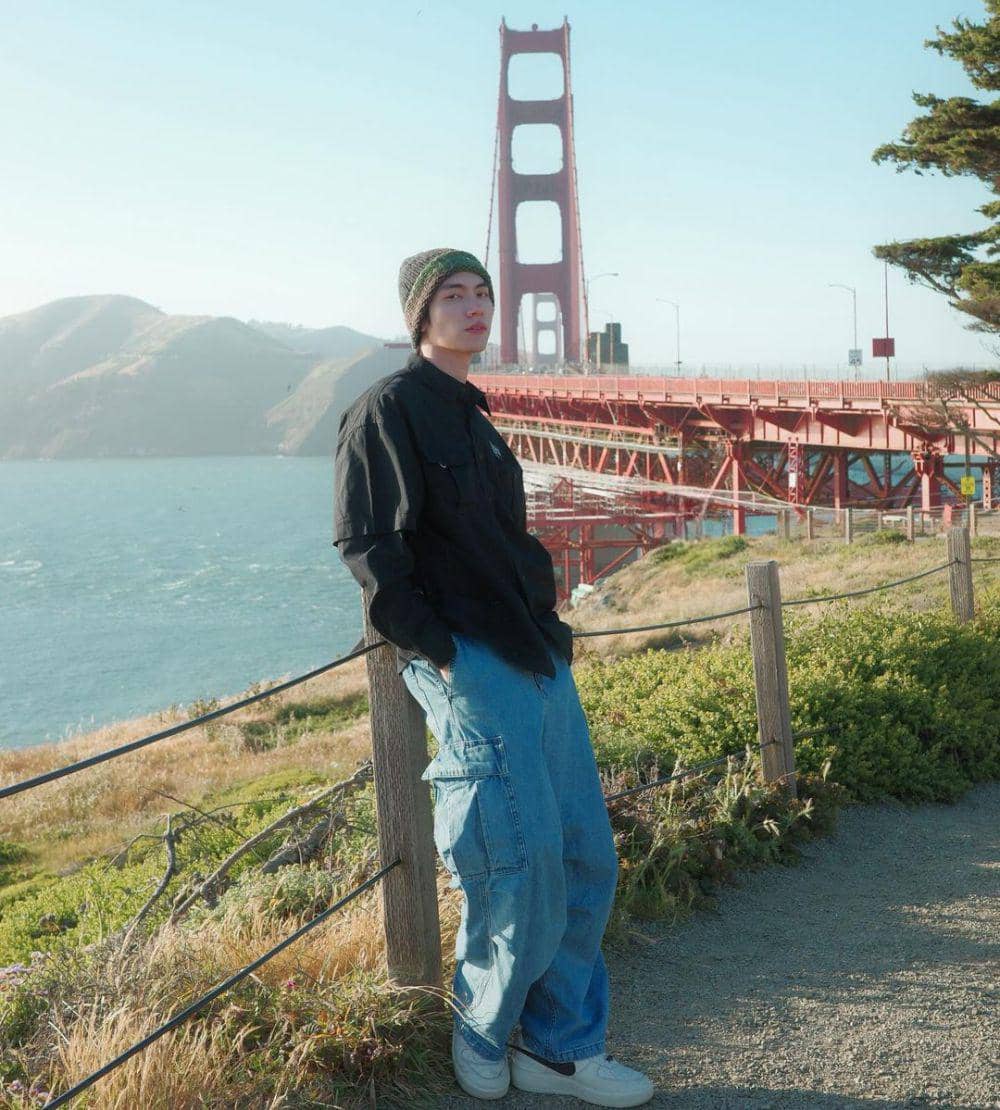 outfit celana kargo ala Boss Chaikamon (Instagram.com/boss.ckm)