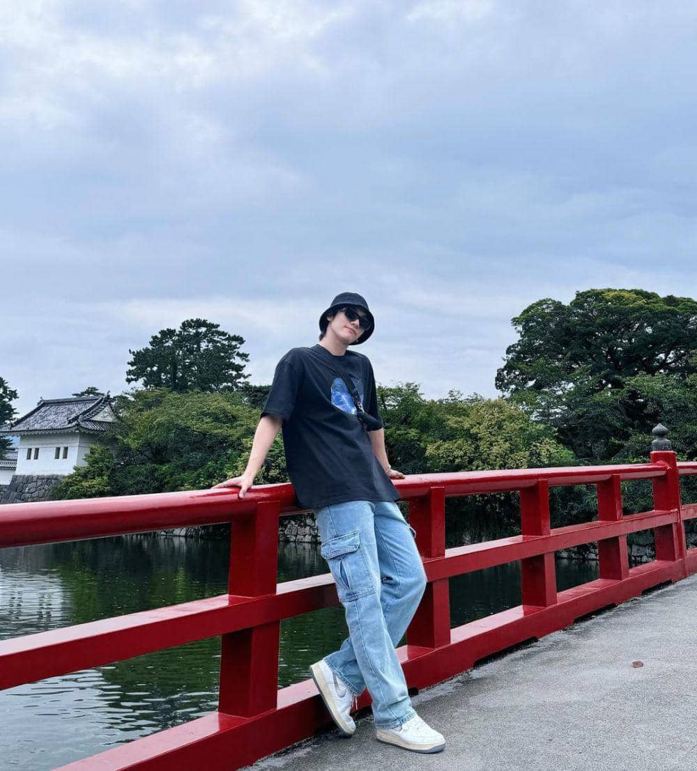 outfit celana kargo ala Boss Chaikamon (Instagram.com/boss.ckm)