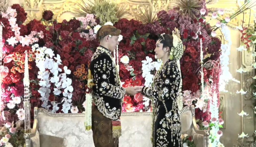 8 Dekorasi Pernikahan Rian Ardianto-Ribka Sugiarto, Pakai Adat Jawa!