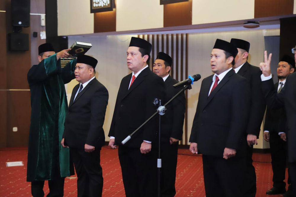 Menteri Ketenagakerjaan Ida Fauziyah melantik lima pejabat pimpinan tinggi pratama di lingkungan Kementerian Ketenagakerjaan di ruang Tridarma Kemnaker, Jakarta, Jumat (27/9/2024) (dok. Kemnaker)